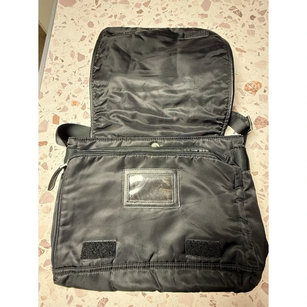 Kenneth Cole Reaction Black Nylon Messenger Bag Crossbody Laptop‎ Travel